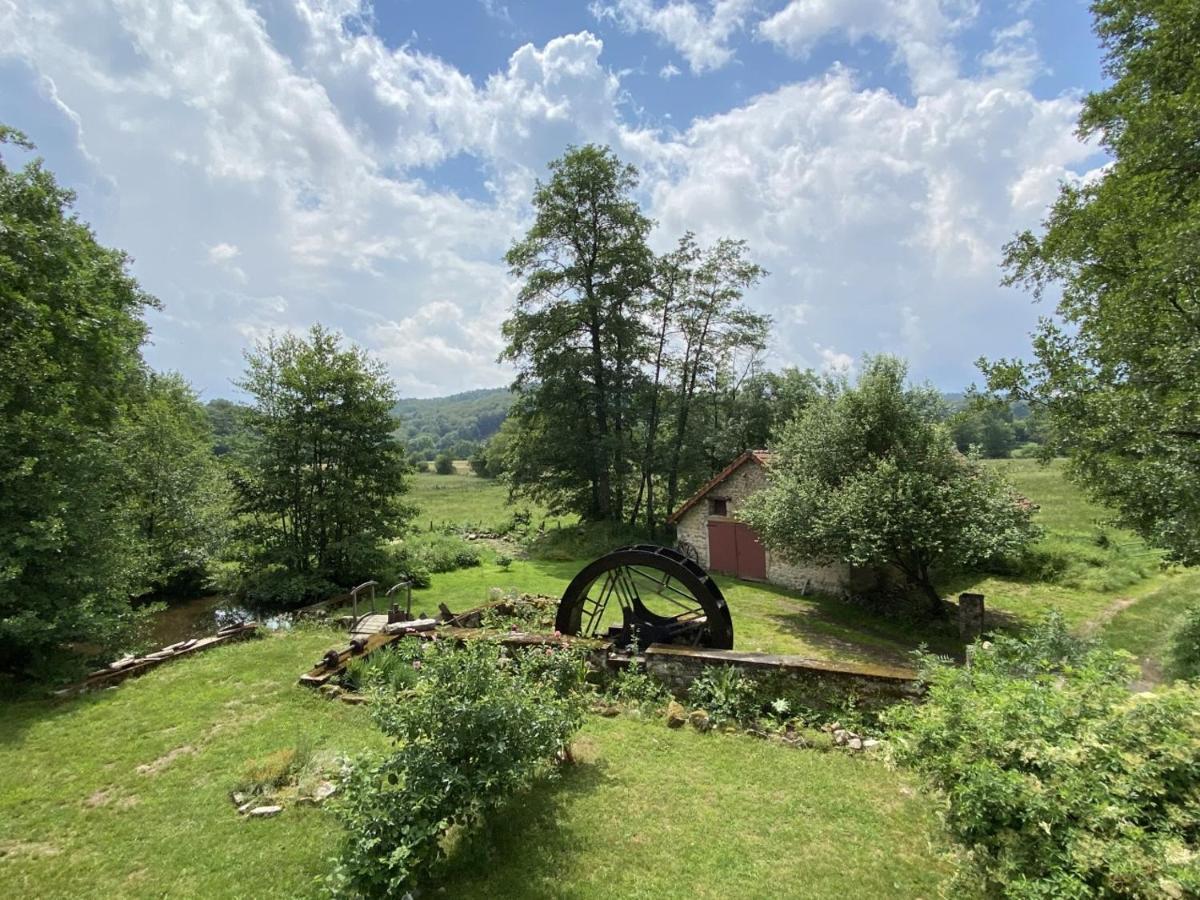 Le Moulin De Razou Bed & Breakfast Brassy Exterior photo