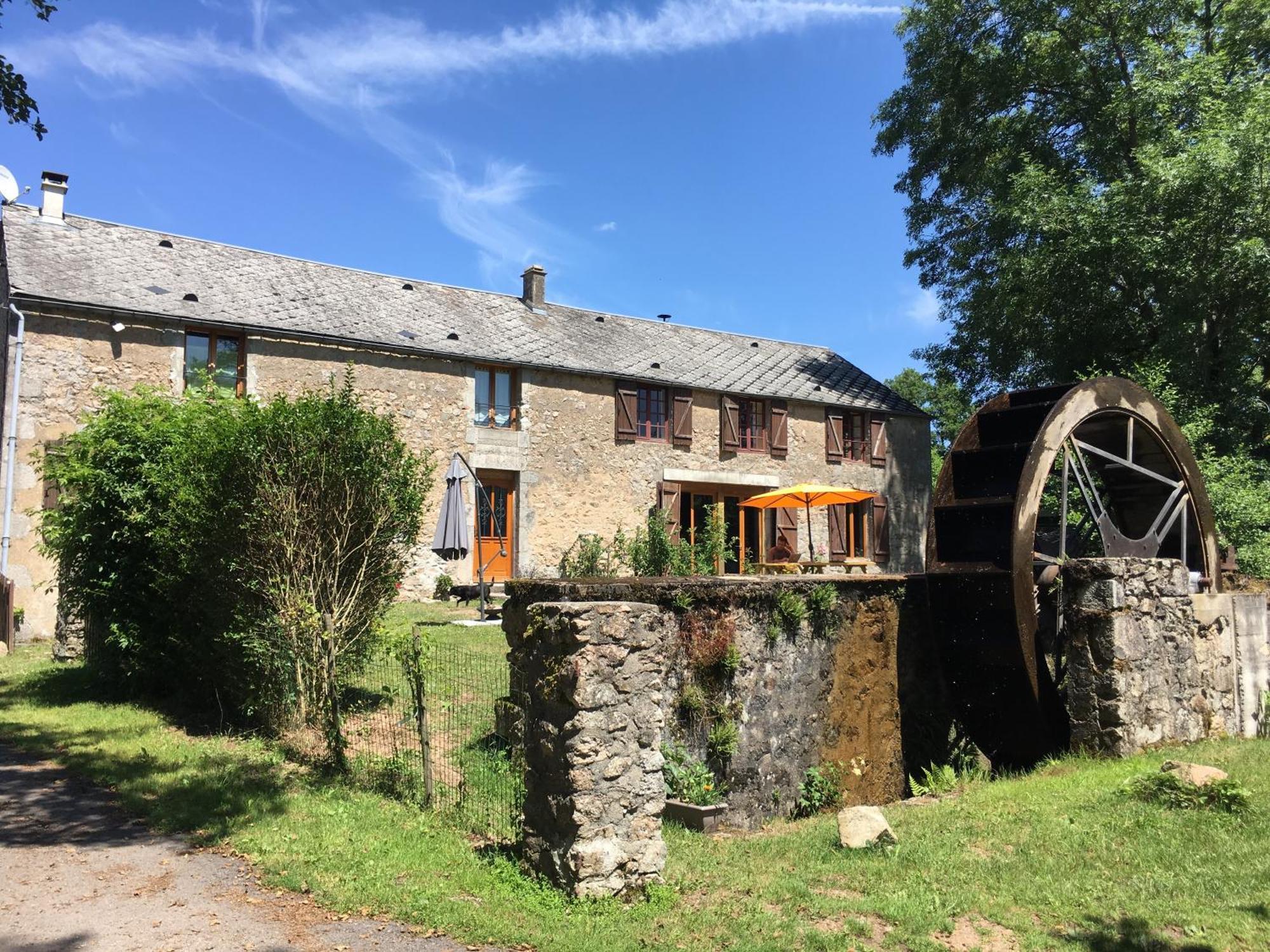 Le Moulin De Razou Bed & Breakfast Brassy Exterior photo